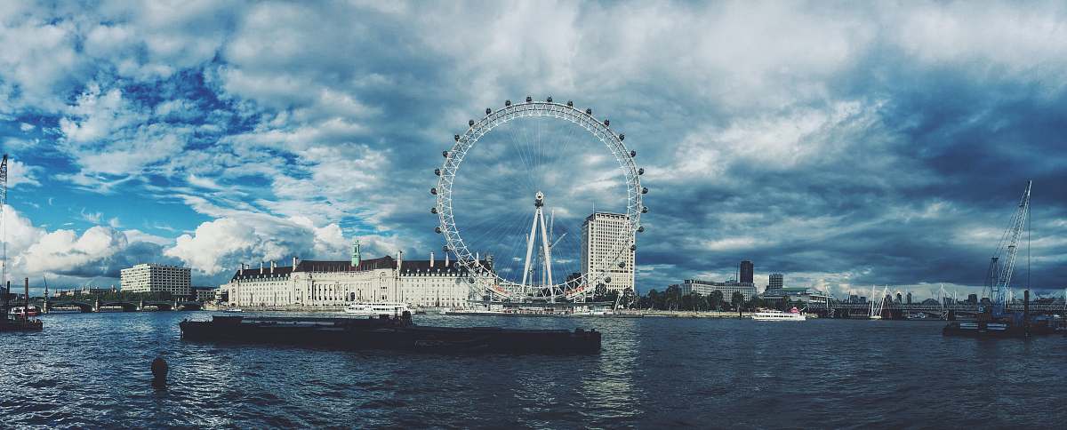 london eye skyline photography of London Eye under white cloudy sky at daytime city